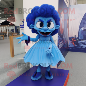 Personnage de costume de mascotte de vampire bleu habillé avec une mini robe et des coussinets pour les pieds