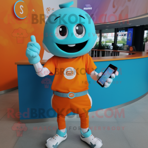 Cyan-orangefarbener Maskottchen Kostüm charakter gekleidet mit T-Shirt und Smartwatches