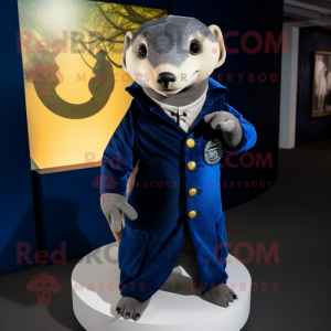 Personaje de traje de mascota Pangolin azul marino vestido con abrigo y pañuelos de bolsillo