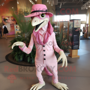 Rosa Utahraptor maskot...