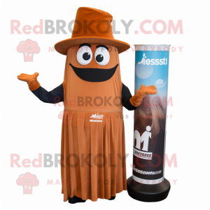 Personaje de disfraz de mascota Rust Moussaka vestido con vestido maxi y sombreros