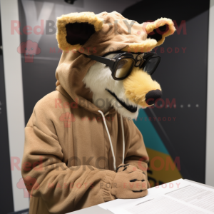 Personaje de traje de mascota Tan Thylacosmilus vestido con sudadera con capucha y gafas de lectura