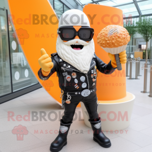 Personnage de costume de mascotte de cornet de crème glacée orange habillé avec une veste de motard et des anneaux
