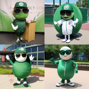 Personaggio in costume della mascotte della palla da baseball verde foresta vestito con copertura e occhiali da sole