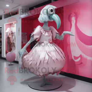 Silver Flamingo mascotte kostuum karakter gekleed met plooirok en wanten