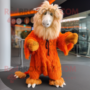 Personaje de disfraz de mascota de cabra de angora naranja vestido con falda y guantes