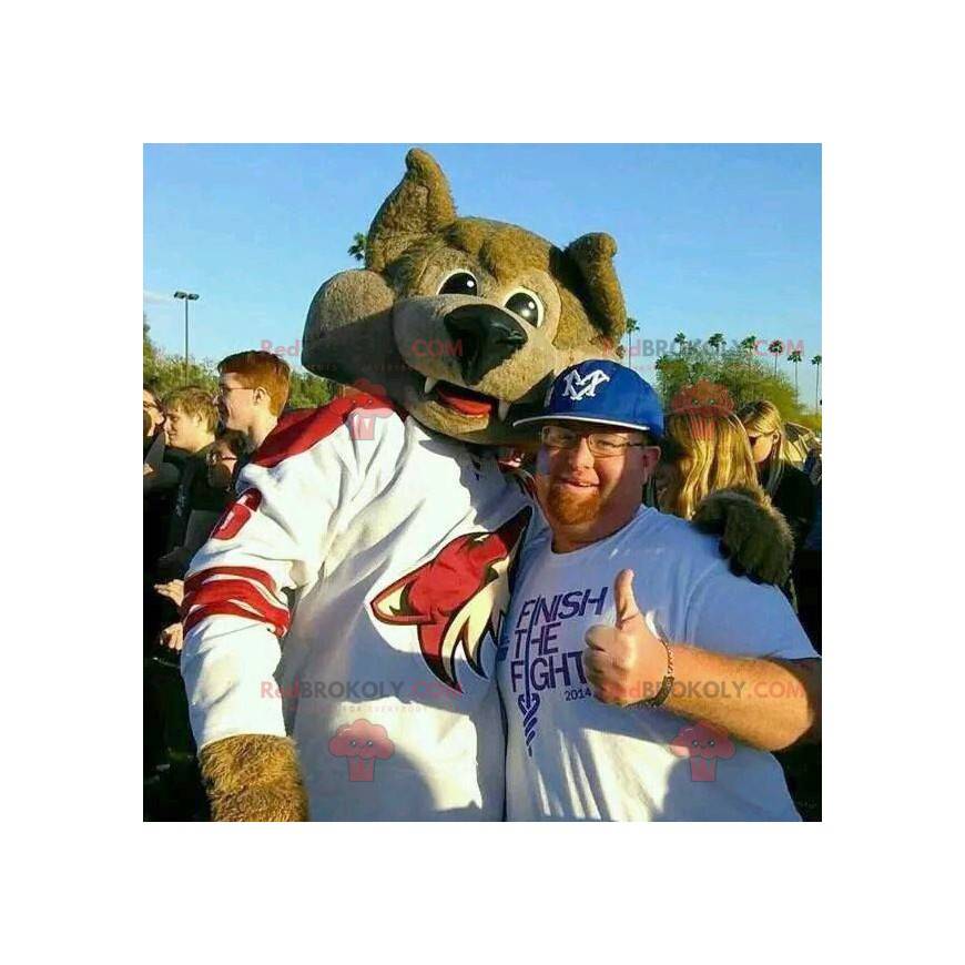 Brown fox mascot in sportswear - Redbrokoly.com