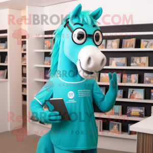 Personaje de traje de mascota de caballo turquesa vestido con camiseta sin mangas y gafas de lectura