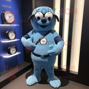 Postava maskota Sky Blue Navy SEAL oblečená do trička a náramkových hodinek