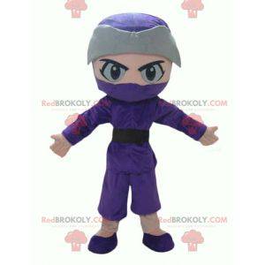 Chłopiec maskotka ninja w fioletowo-szarym stroju -