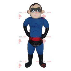 Mascota de superhéroe en traje azul negro y rojo -