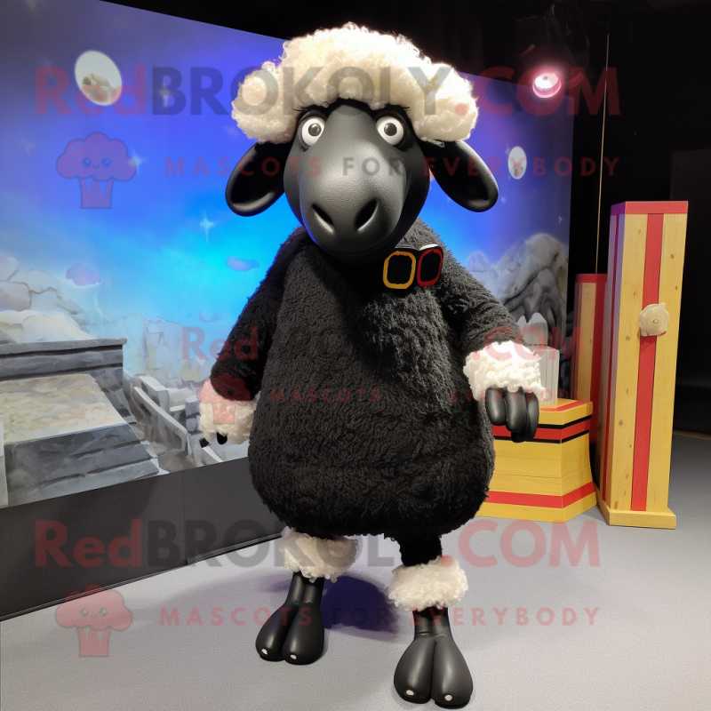 Personaje de disfraz de mascota de oveja negra vestido con falda