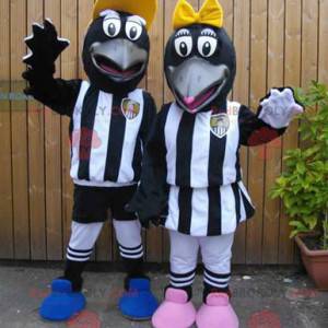 2 mascotes de corvos negros em roupas esportivas -