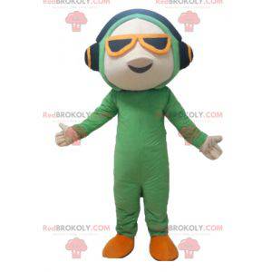 Maskotman i grön jumpsuit med hörlurar - Redbrokoly.com