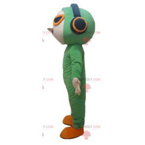 Homem mascote com macacão verde e fones de ouvido -