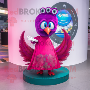 Magenta Peacock mascotte...