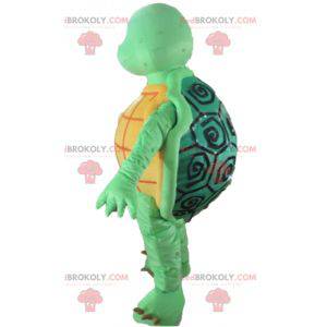Mycket framgångsrik orange och grön sköldpadda maskot runt -
