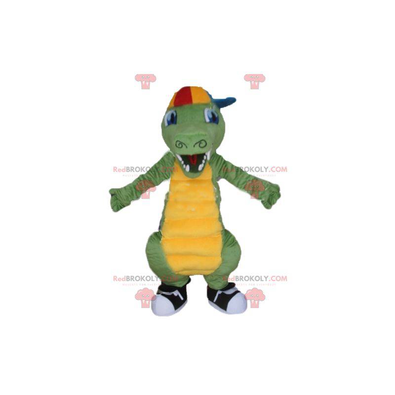 Groen en geel krokodil mascotte met een pet - Redbrokoly.com