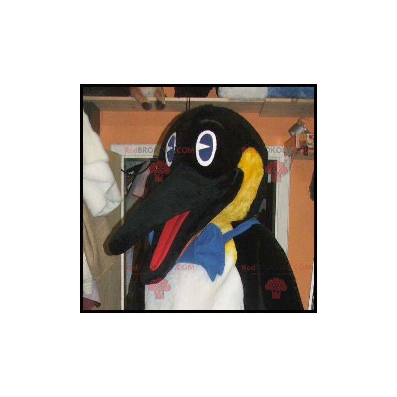 Mascote pinguim muito realista - Redbrokoly.com