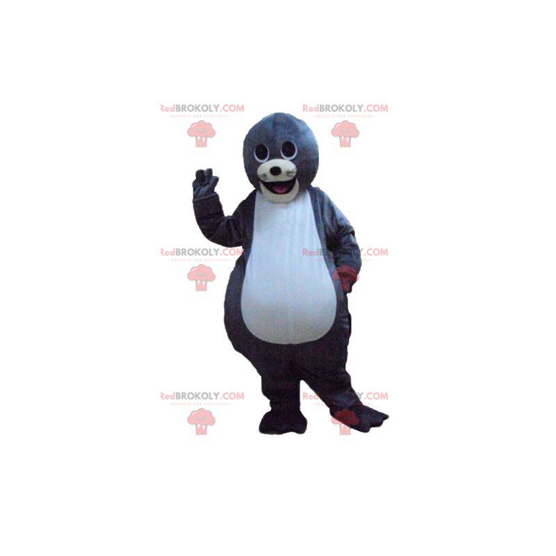 Mascote lontra cinza e branca fofa e sorridente - Redbrokoly.com