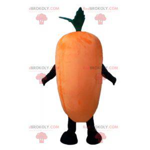 Mascotte arancione gigante e sorridente della carota -