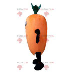 Mascotte arancione gigante e sorridente della carota -
