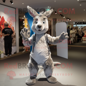 Silver Kangaroo mascotte...