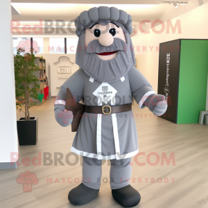 Szary kostium maskotki...