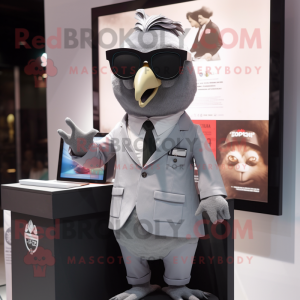 Gray Pigeon maskot kostume...