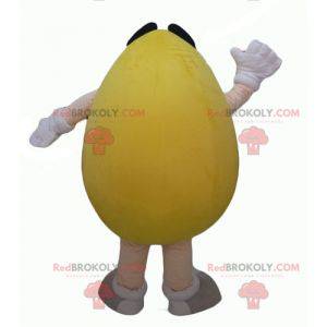 Mascote amarelo gigante do M&M, gordo e engraçado -