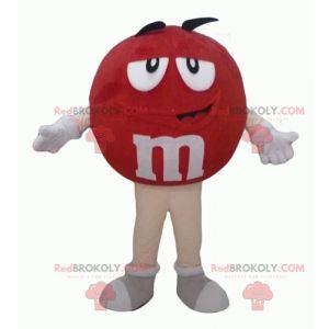 La mascota de M&M, gigante roja, regordeta y divertida -