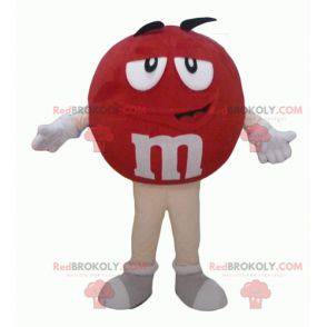 La mascota de M&M, gigante roja, regordeta y divertida -