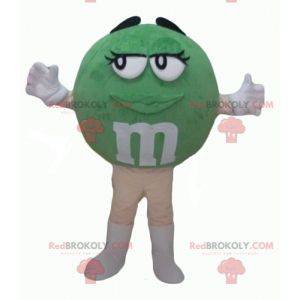 La mascota de M&M gigante roja femenina y divertida -