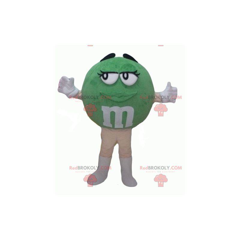 La mascota de M&M gigante roja femenina y divertida -
