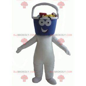 Mascote do boneco de neve branco com cabeça em forma de balde -