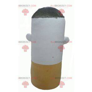Mascota de cigarrillo gigante mirando feroz - Redbrokoly.com