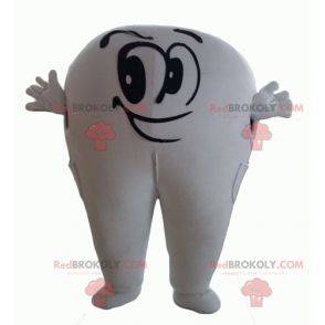 Mascotte gigante del dente bianco carino e sorridente -