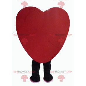 Mascote gigante e sorridente com coração vermelho -