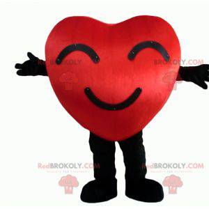 Mascote gigante com coração vermelho e preto e sorrindo -