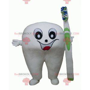 Mascote gigante de dentes brancos com uma escova de dentes -