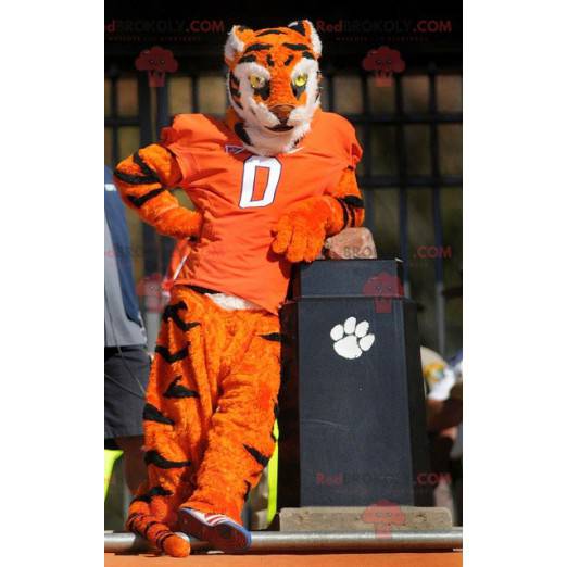 Mascote tigre laranja branco e preto em roupas esportivas -