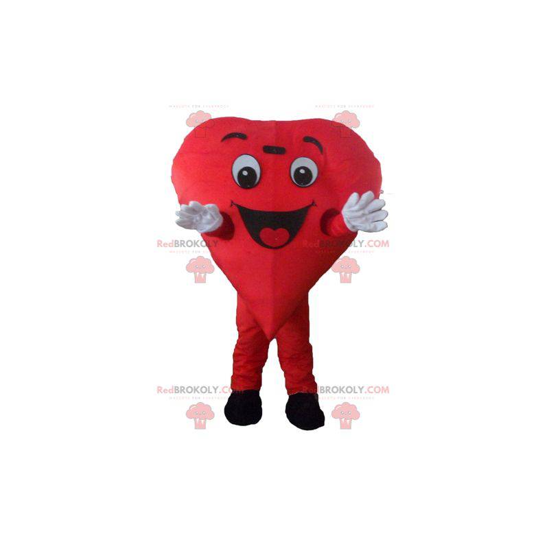 Mascote gigante e sorridente com coração vermelho -