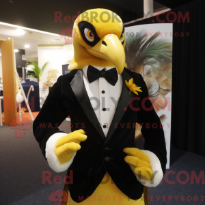 Yellow Haast S Eagle maskot...