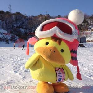 Mascot pollito amarillo y naranja grande con una gorra de