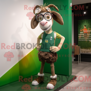 Personaggio mascotte capra...