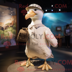 Creme Albatross maskot...