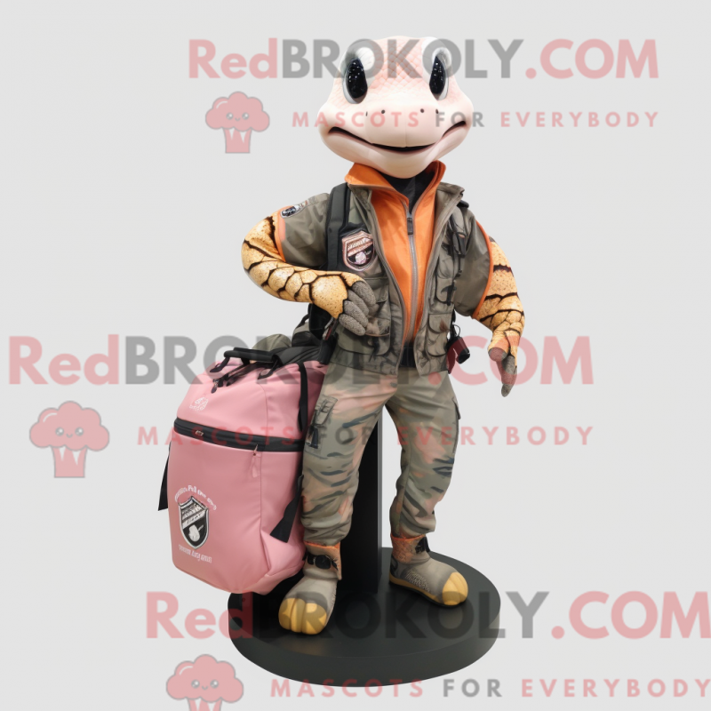 Persikofärgad python maskotdräkt med motorjacka och ryggsäckar - Python Mascots - REBROKO_210105 - RedBrokoly.com