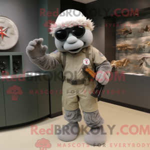 Grå Para Commando maskot...