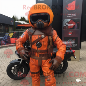 Orange Para Commando maskot...
