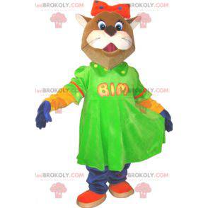 Mascotte de chat marron et blanc avec une robe verte -